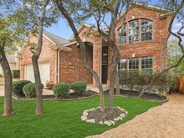 2908 Majestic Oaks Pass