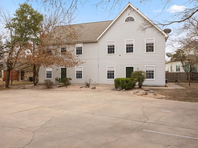 2908 Whisper Oaks Ln