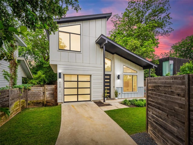 2909 E 3rd ST Unit #2