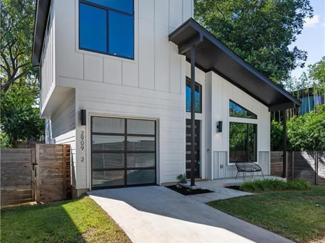 2909 E 3rd St Unit #2