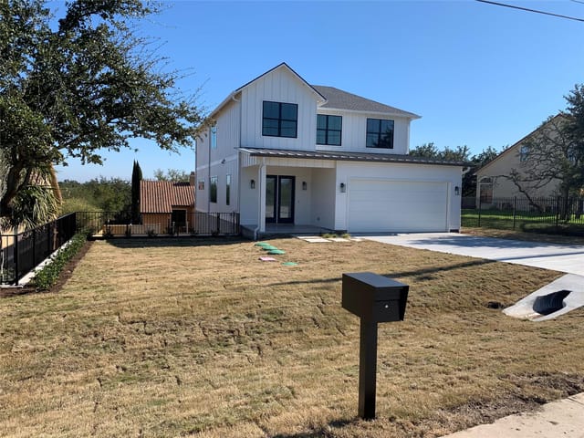 2909 Lawrence Dr