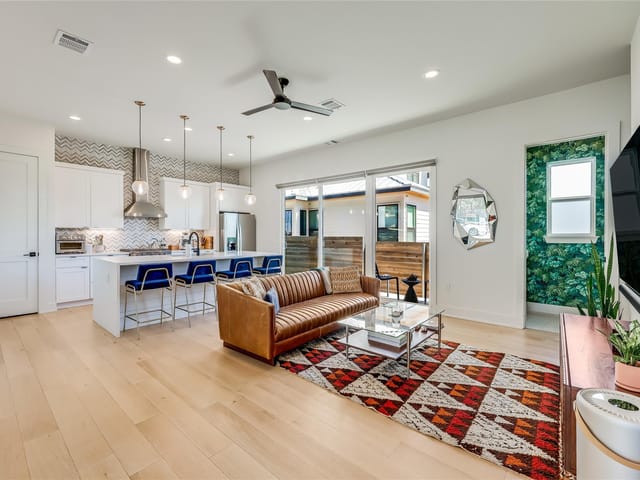 2909 Oak Crest Ave Unit #2 & 3