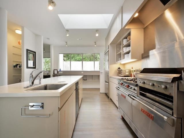 2909 Stratford Dr
