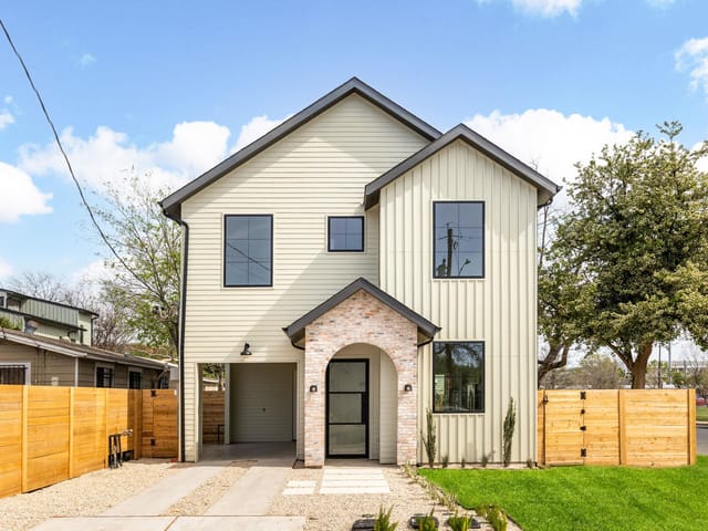 2910 E 4th
