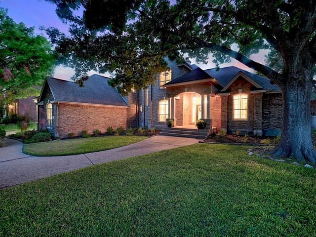 2912 Barton Point DR