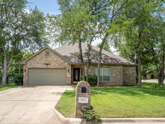 2912 Brandy LN