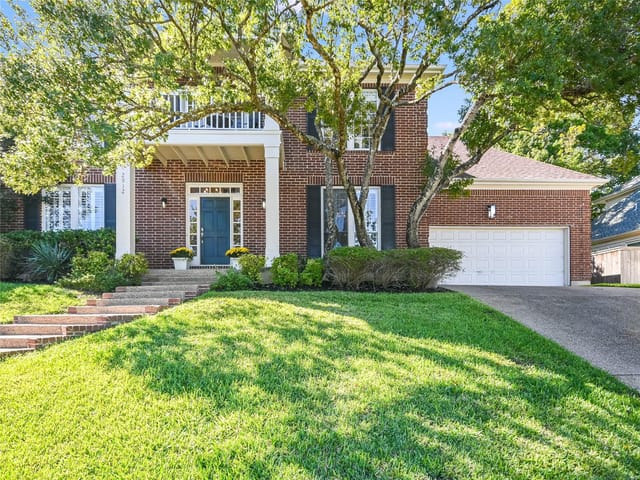 2912 ROUND TABLE RD