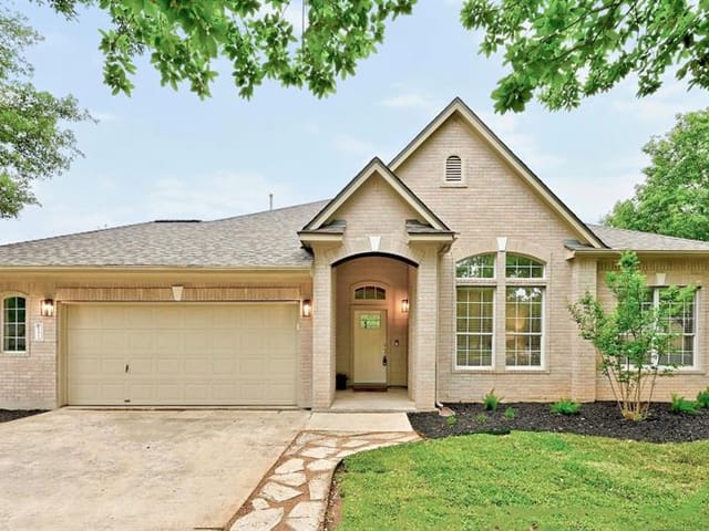 2913 Sussex Gardens Ln NE