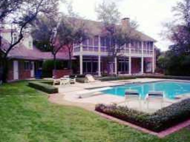 2915 REGENTS PAR