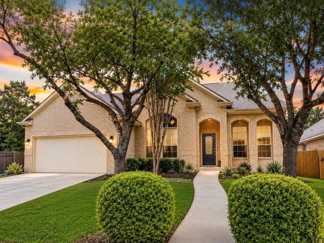 2915 Stonecreek DR