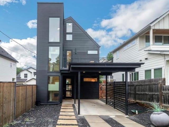2916 E 13th St Unit #1