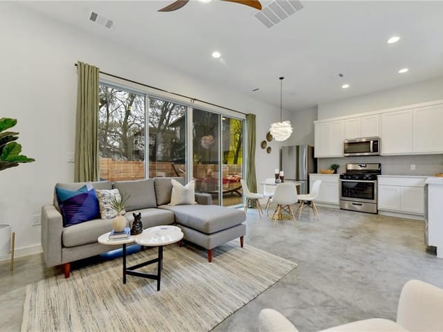 2921 E 16th St Unit #2