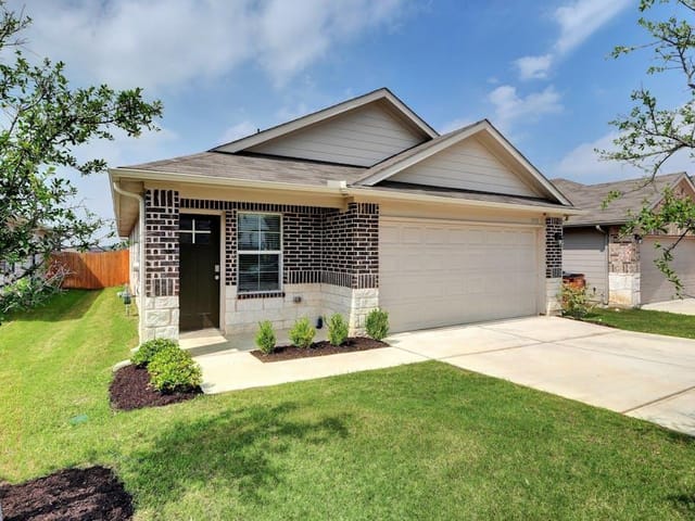 2921 Maryanne LN