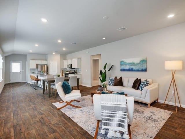 2921 Maryanne LN
