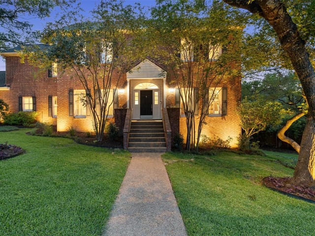 2922 Thousand Oaks DR