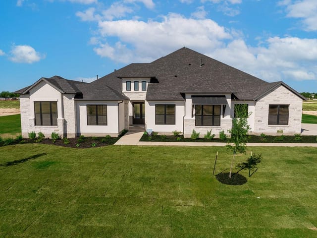 2929 Ralph Drees Dr