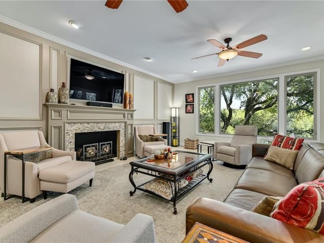 2930 Thousand Oaks Dr