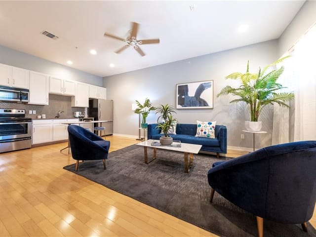 2931 E 12th St Unit #203