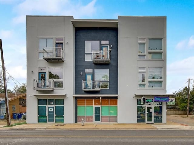 2931 E 12th St Unit #206