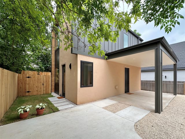 2943 E 14th St Unit #2
