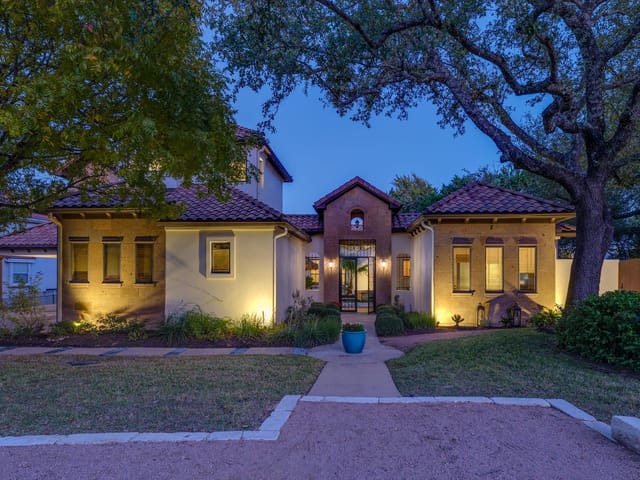 3  The Hills Dr