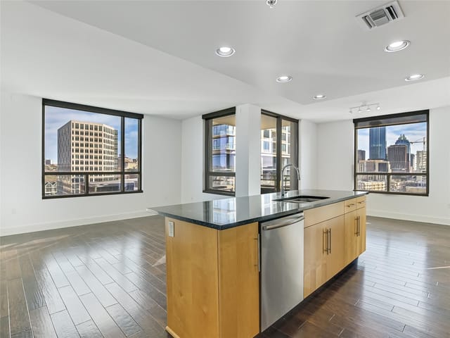 300 Bowie ST Unit #1001