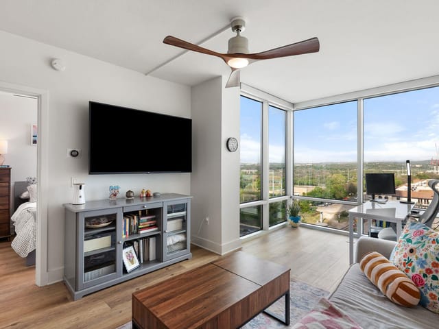 300 Bowie St Unit #1006