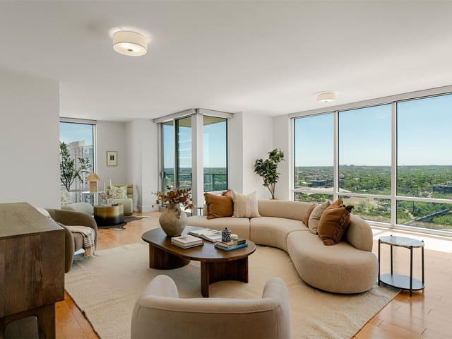 300 Bowie ST Unit #2902