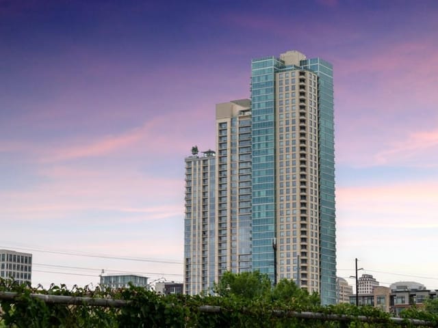 300 Bowie ST Unit #2904