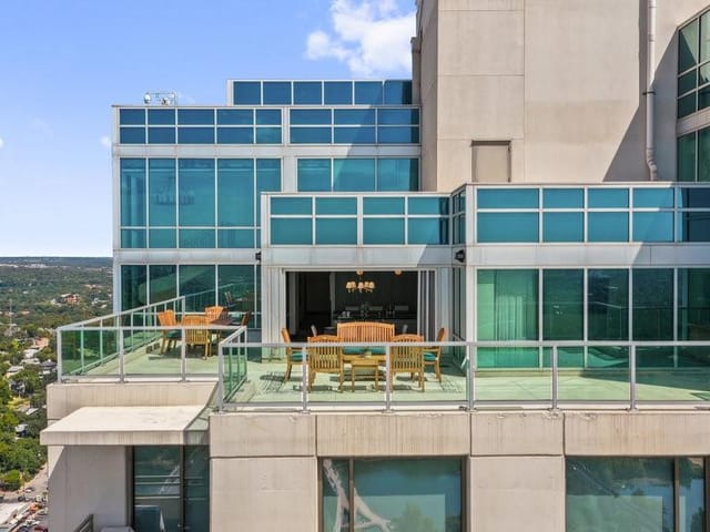 300 Bowie ST Unit #4201