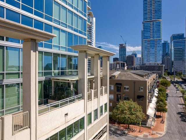 300 Bowie ST Unit #604