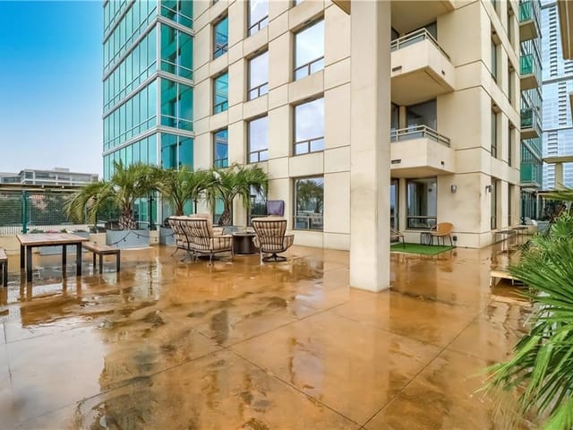 300 Bowie ST Unit #605