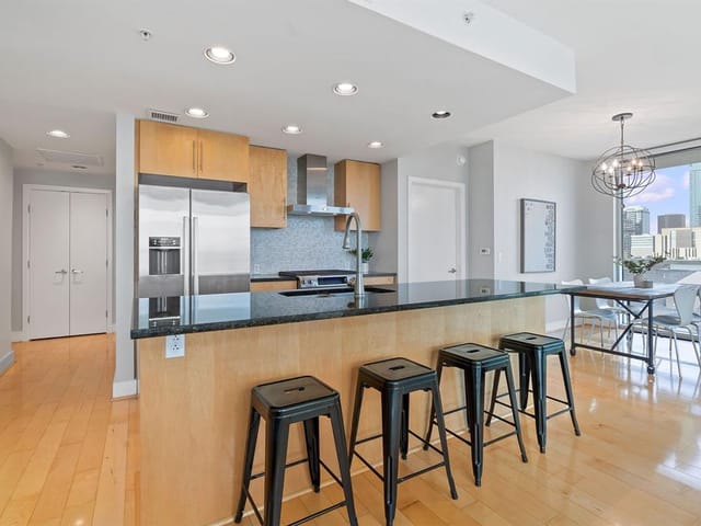 300 Bowie ST Unit #703