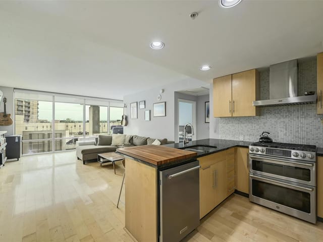 300 Bowie St Unit #704