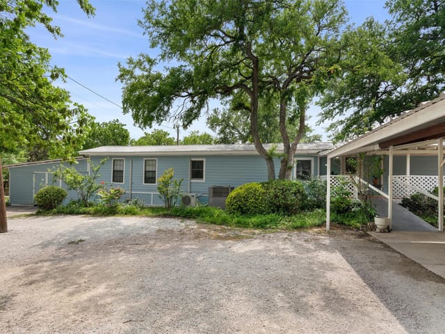 300 Corral Ln
