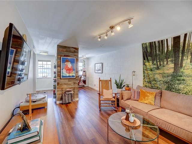 300 Crockett St Unit #108