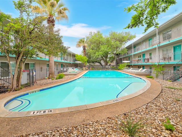 300 Crockett ST Unit #114