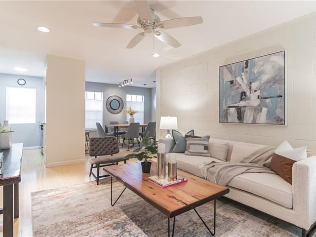 300 Crockett St Unit #116