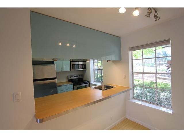 300 Crockett ST Unit #128