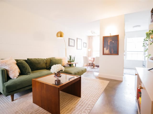 300 Crockett ST Unit #209