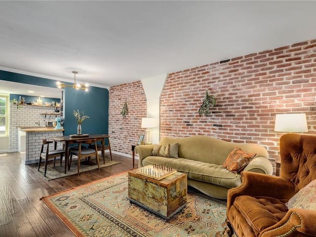 300 Crockett St Unit #211