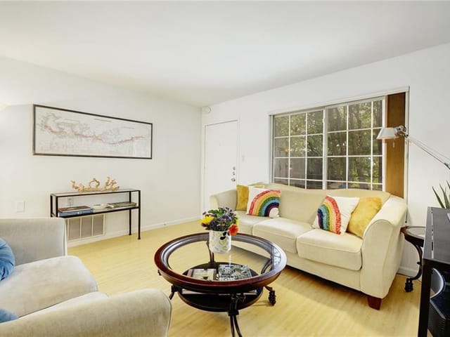 300 Crockett St Unit #212