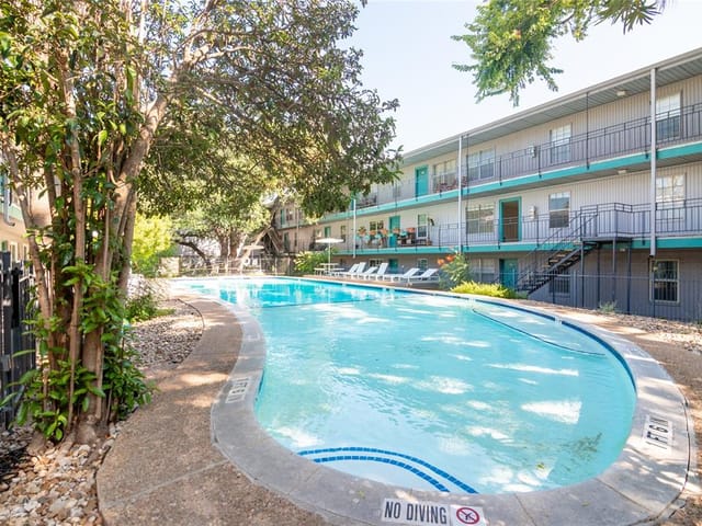 300 Crockett St Unit #220