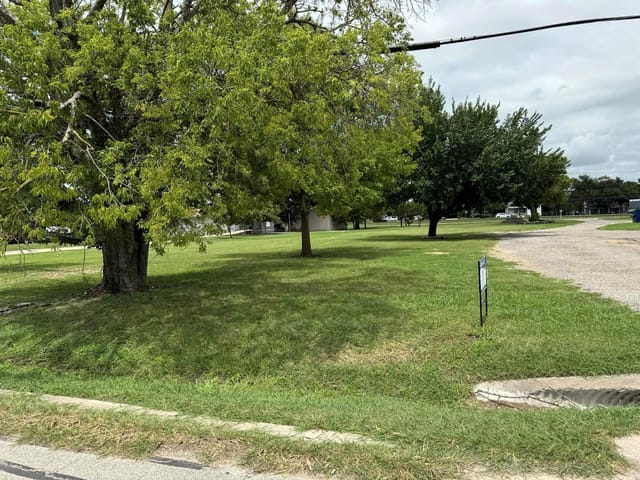 300 E Austin Ave