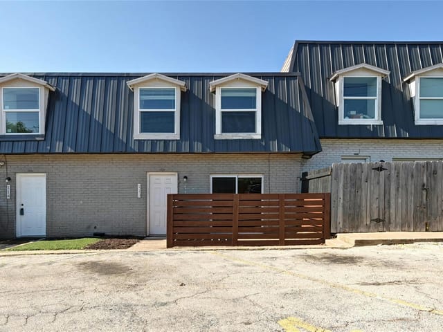 300 E CROSLIN St Unit #113