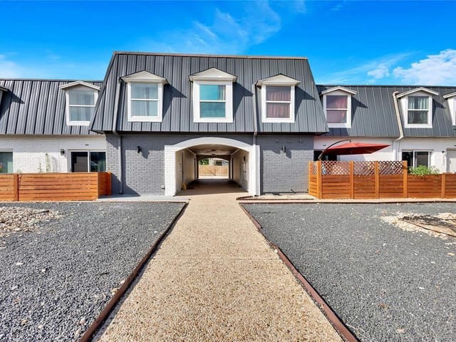 300 E Croslin ST Unit #114
