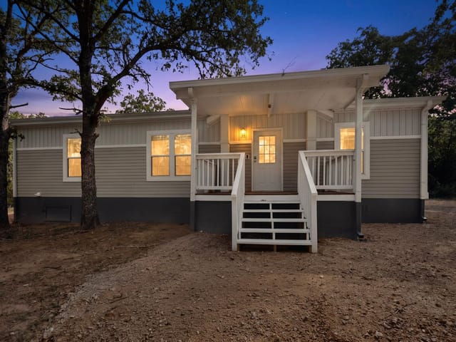 300 Flaming Oak DR