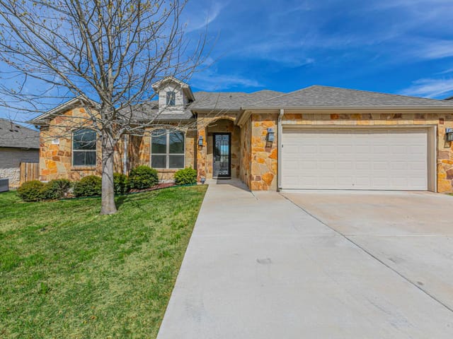 300 Magan Ln