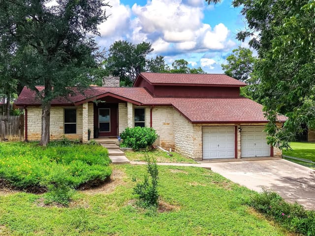 300 Pecan LN