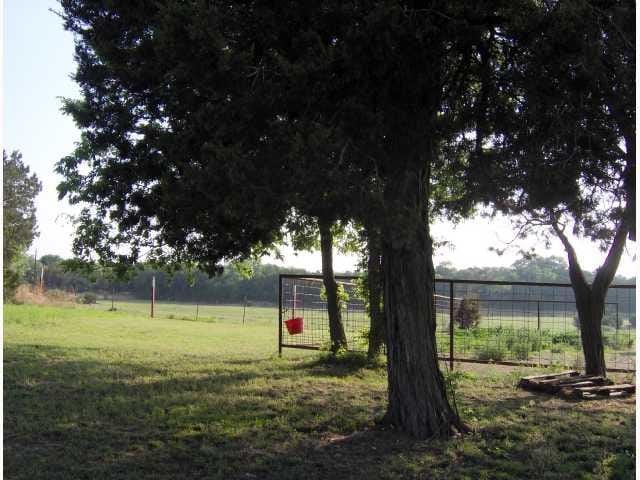 300 Pickett LN
